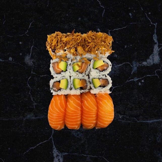 S4 ( 4 crunch rolls saumon avocat concombre, 6 california rolls saumon avocat, 4 sushis saumon )
