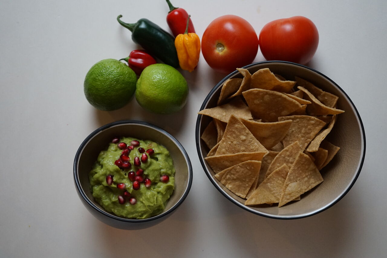 Totopos & Salsa Guacamole