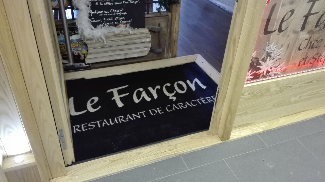 donnez vous la peine d'entrer.