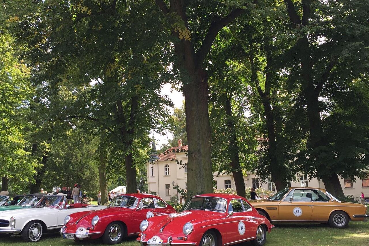 Boxenstopp vor historischer Kulisse