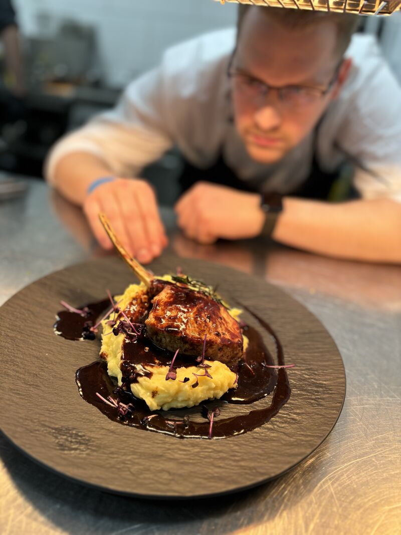 Kalbssteak am Knochen