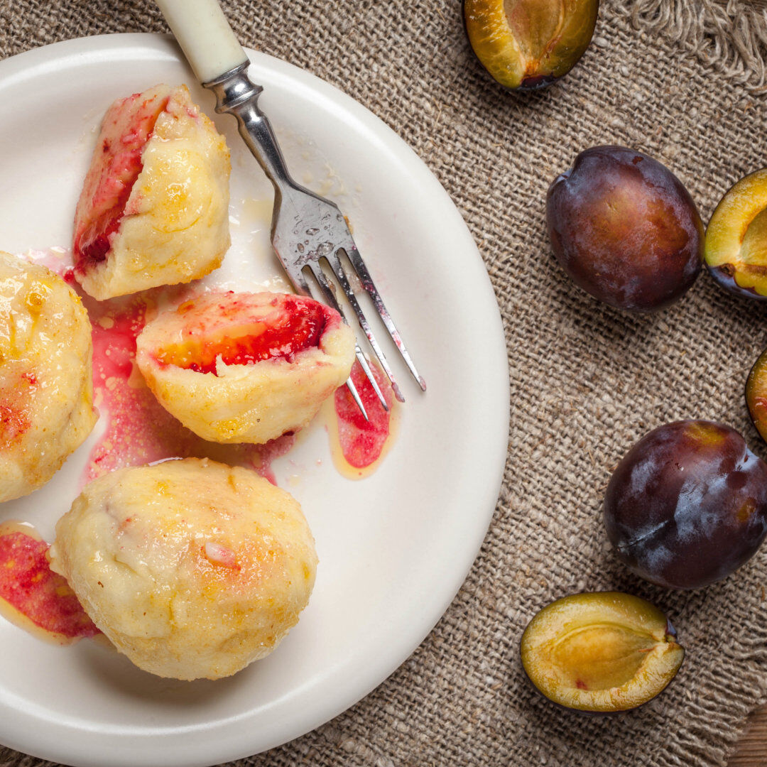 Bramborový knedlík plněný švestkou / 400g / 64,-Kč