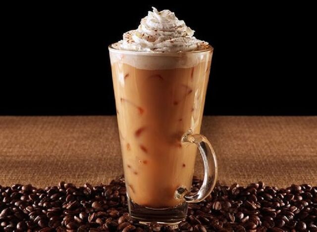 Un expresso, un crème, un cappuccino ,un frappé , un latte, nous vous proposons plusieurs boissons chaudes à base de café...