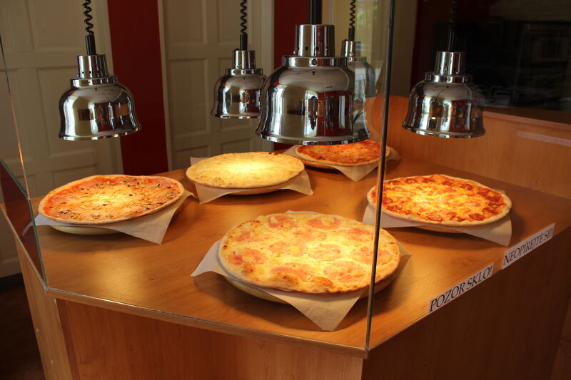 Vitrína s pizzou