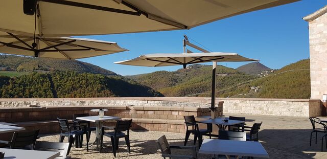 SOTTO GLI OMBRELLONI