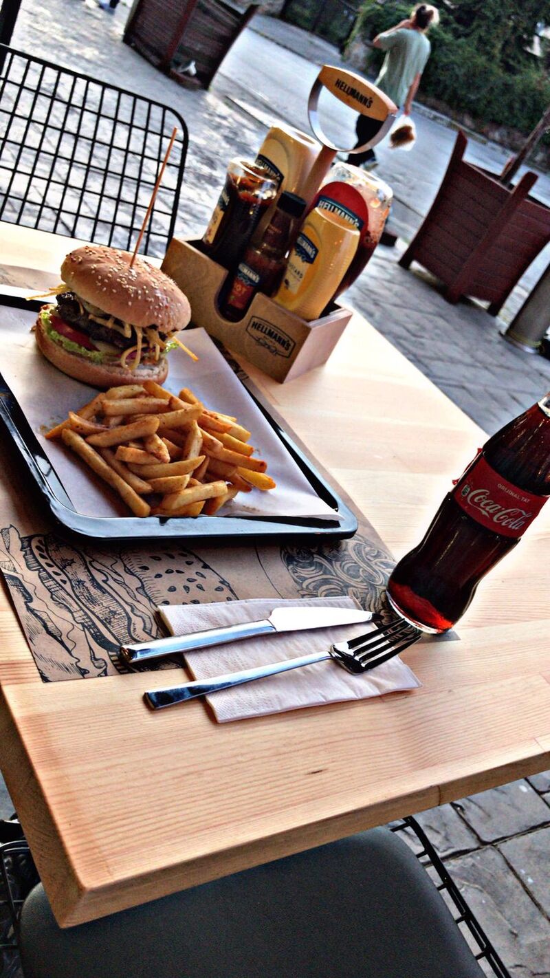 Hamburger menüsünün güzelliği.