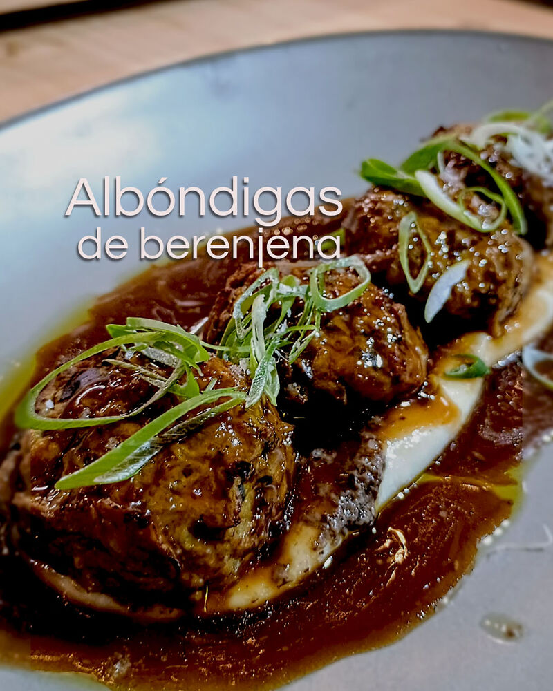Albóndigas de berenjena con puré trufado
