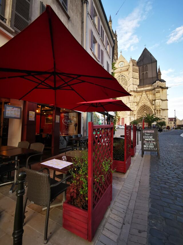 Au pied de la cathédrale de Meaux, vous pourrez profiter de notre terrasse estivale ! Attention les places sont limitées ... 