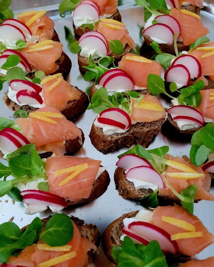 Kanapky s uzeným lososem