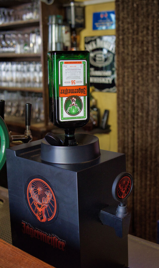 Immer eiskalter Jägermeister bei einer Trinktemperatur von -18 Grad in unserer Bar genießen