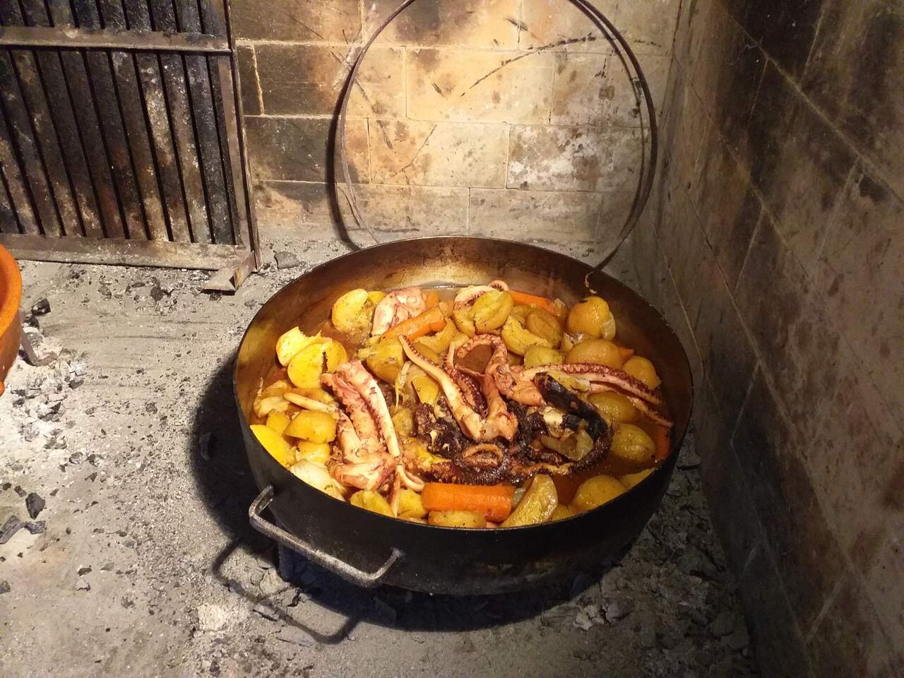 Hobotnica ispod peke