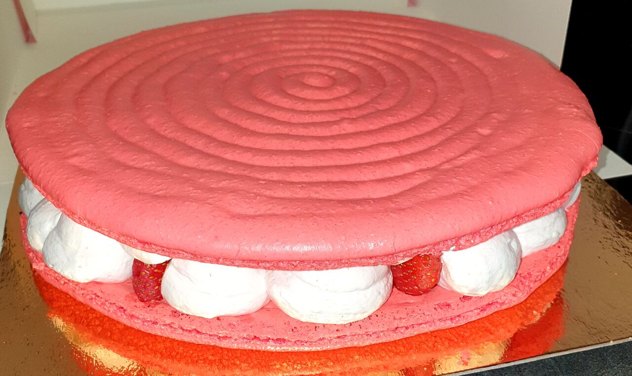 Macaron géant vanille/fraises