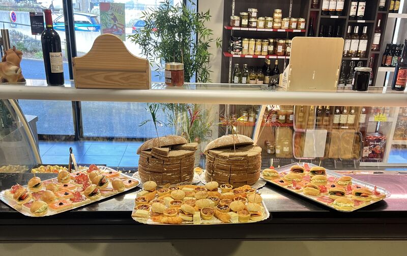 Toasts, petits fours et pains surprises 