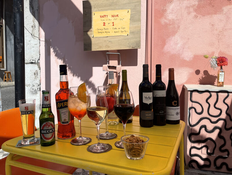 Happy Hour 17h - 20h 2 for 1 on many different products