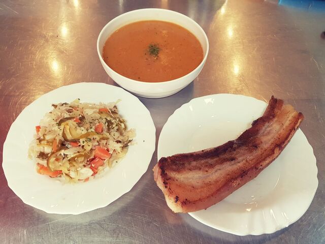 Varivo od graha, carsko meso na žaru, salata