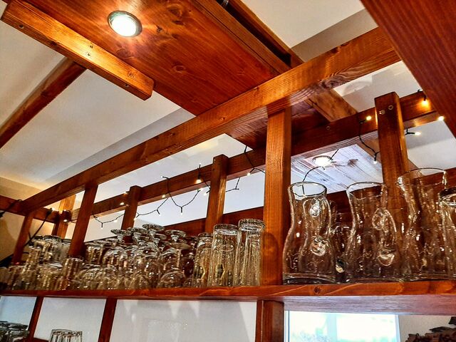 Unser Team an der Bar ist bereit, leckere Erfrischungen für Sie zu zaubern :-) .