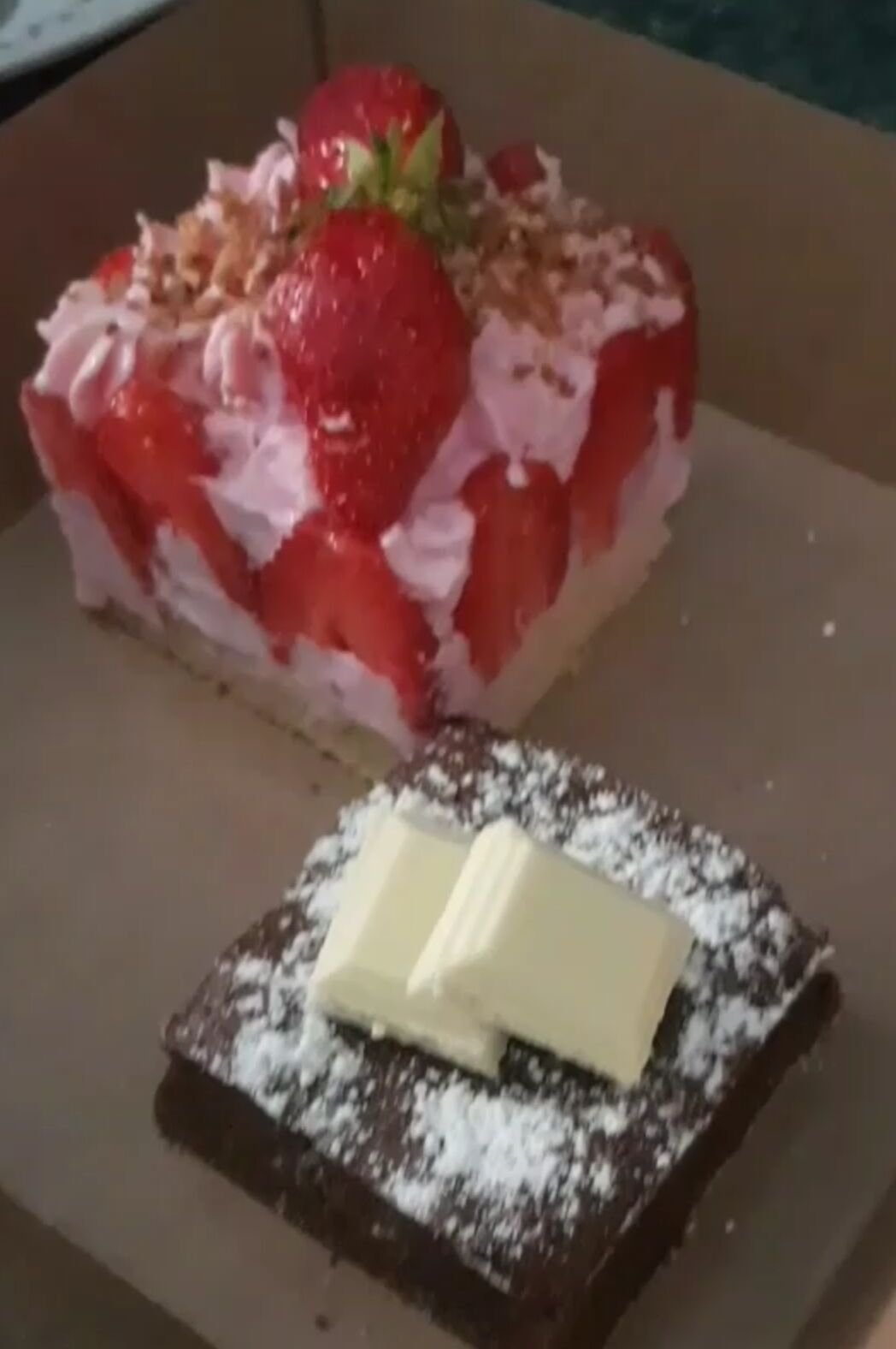 Duo dessert. Fraisier et moelleux coeur chocolat blanc