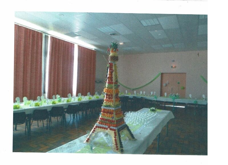 Exemple de dessert en forme de Tour Eiffel.