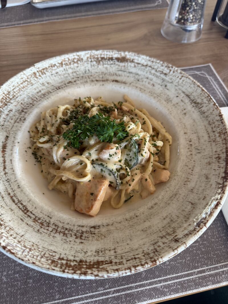 Pasta al Salmone (mit Lachsfiletstreifen)