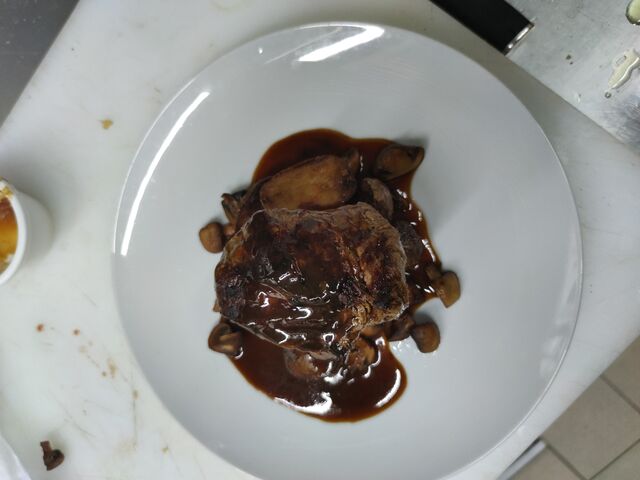 Filet de boeuf pommes grenaille champignons