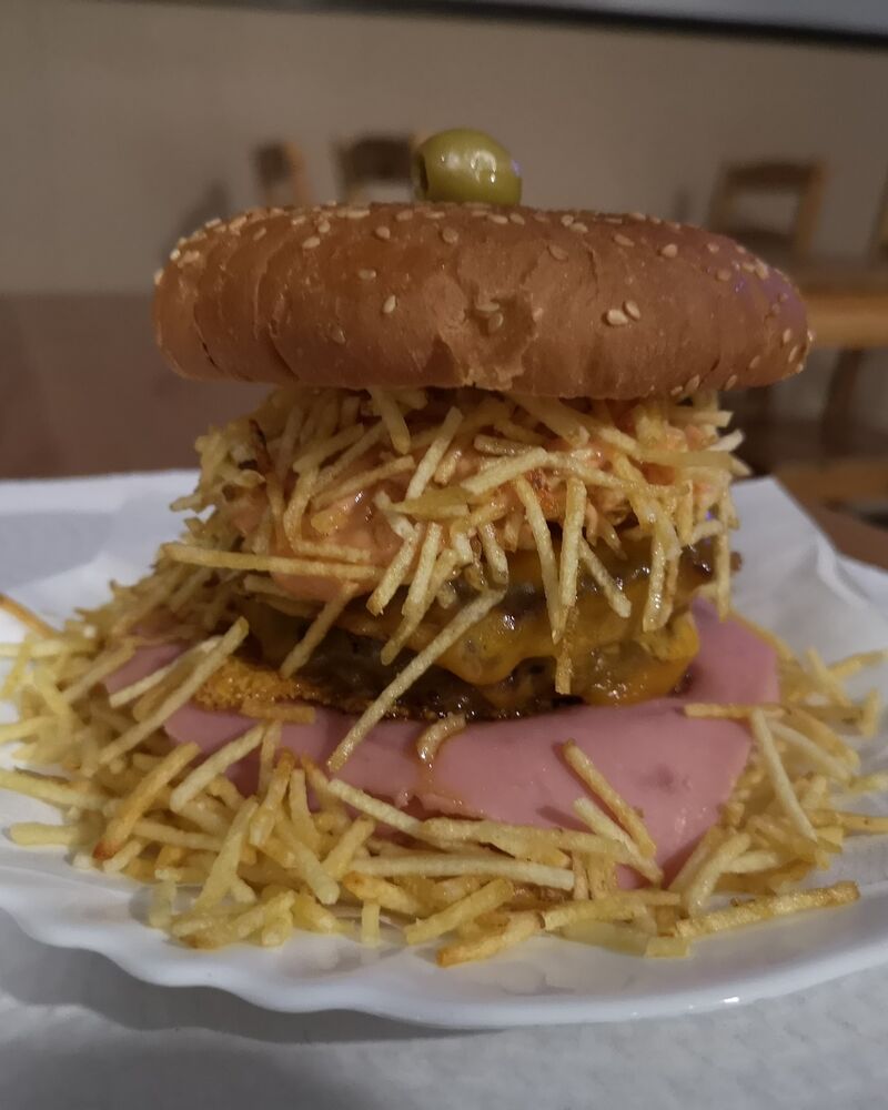 Hambúrguer Marques (180g carne bovino e queijo Cheddar)