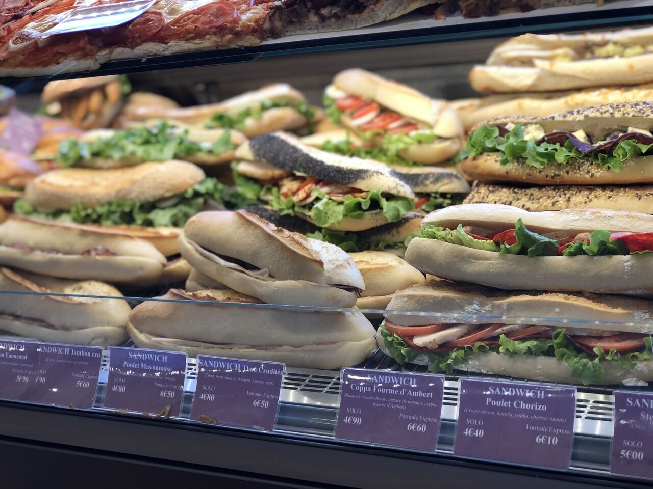 Repas midi à partir de 5€50 jusqu’à 7€90. Sandwich?-Salade?-Pizza?- Wrap ?-Hot dog ?-Croque ?- Plats Cuisinés ?
