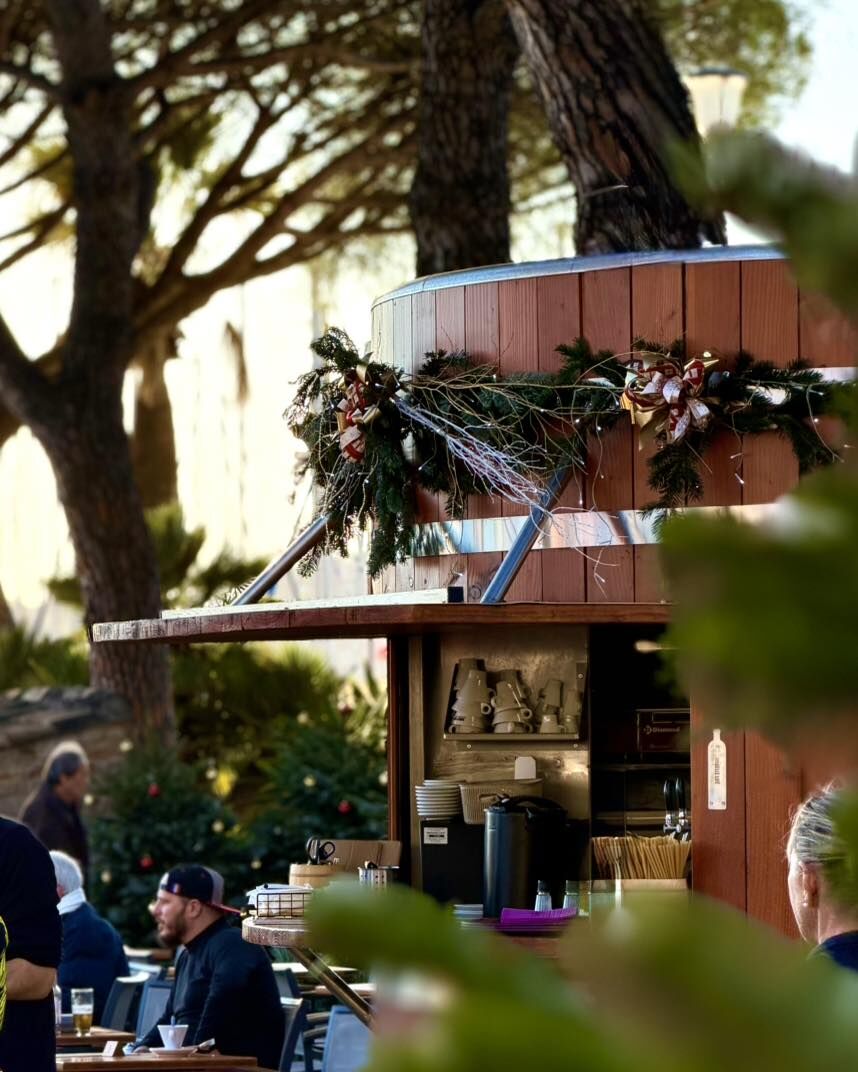 Le Tonneau décoré pour les fêtes de Noël