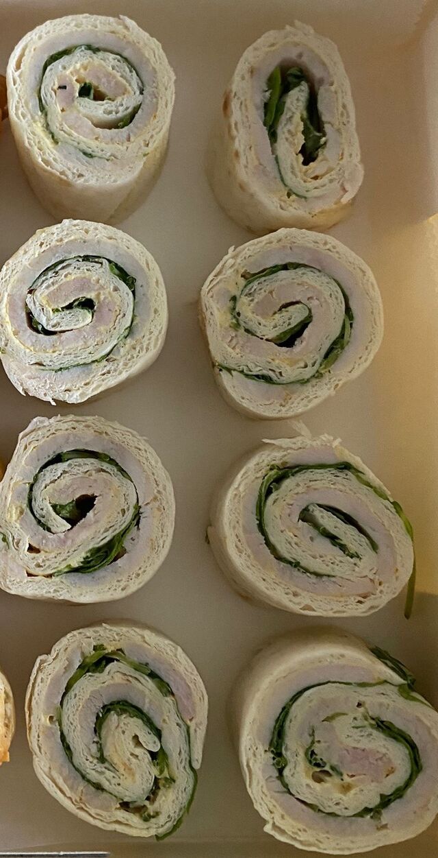 Wraps crème au curry-roquette-jambon blanc ou truite fumée ou jambon de poulet ou jambon cru ( minimum 15)1,30€ pièce