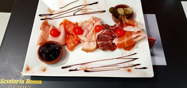 Goûter à notre délicieux assortiment de charcuteries