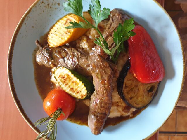 Lammfilet Rrosa gebraten auf Ristto mit Mediterranem Gemüse