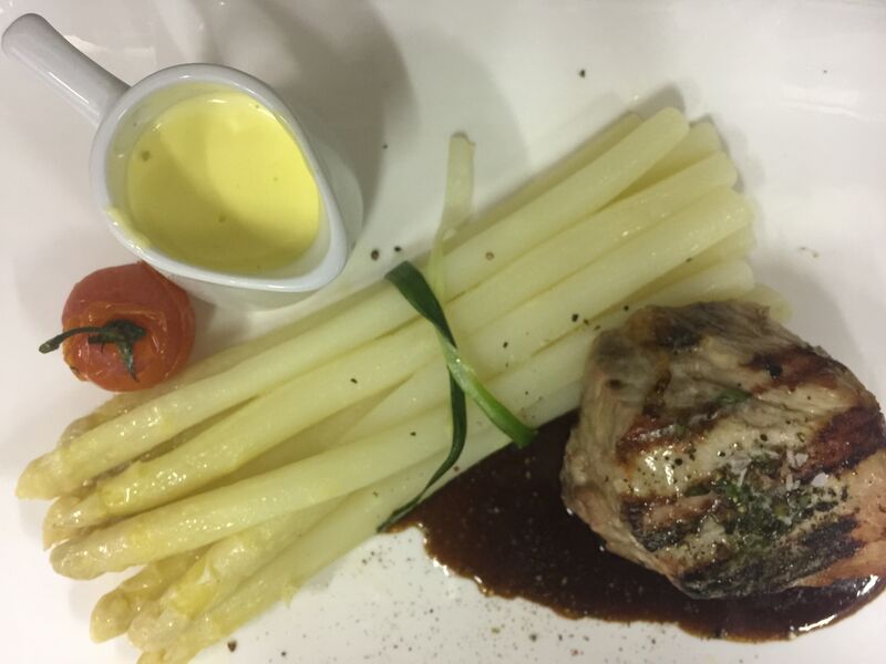 Ingelheimer Stangenspargel | Sauce Hollandaise | Rinderfilet Medallion