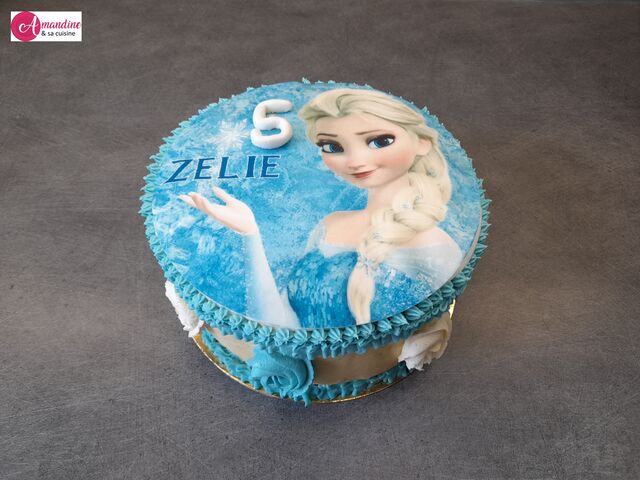 Layer cake sur mesure sans gluten : biscuit moelleux, crème onctueuse à la vanille et gelée de framboises (12-14 pers)