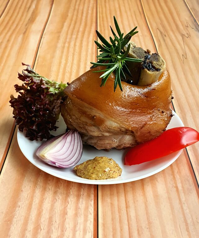 Golonka wolno pieczona w piwie