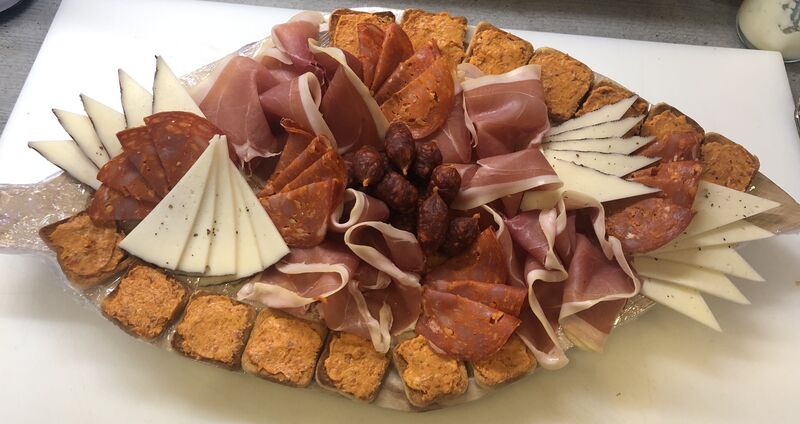 Plateau tapas Froid 15€
Assiette de charcuterie & fromage Ibériques
