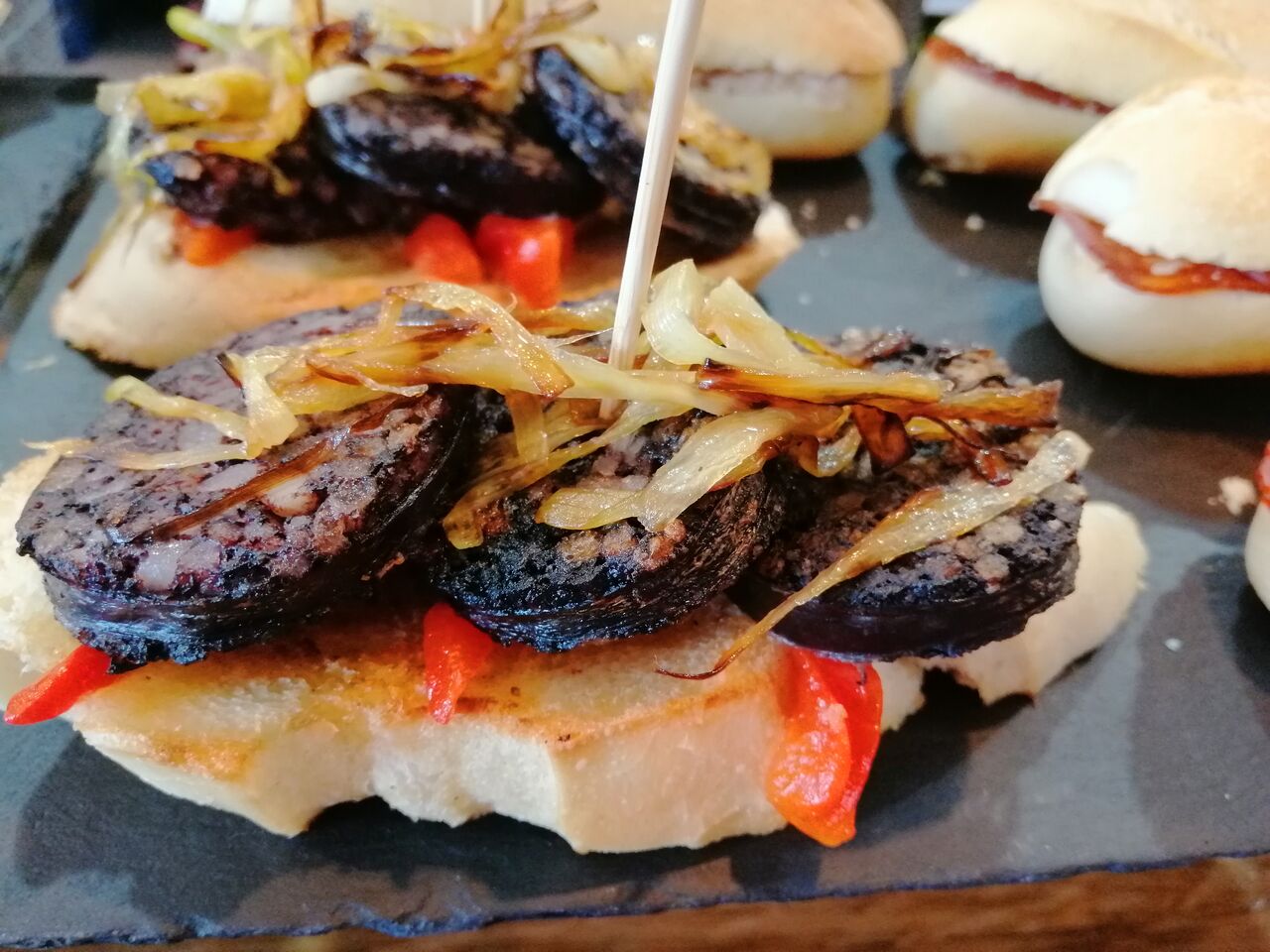 Morcilla de arroz con pimientos del piquillo