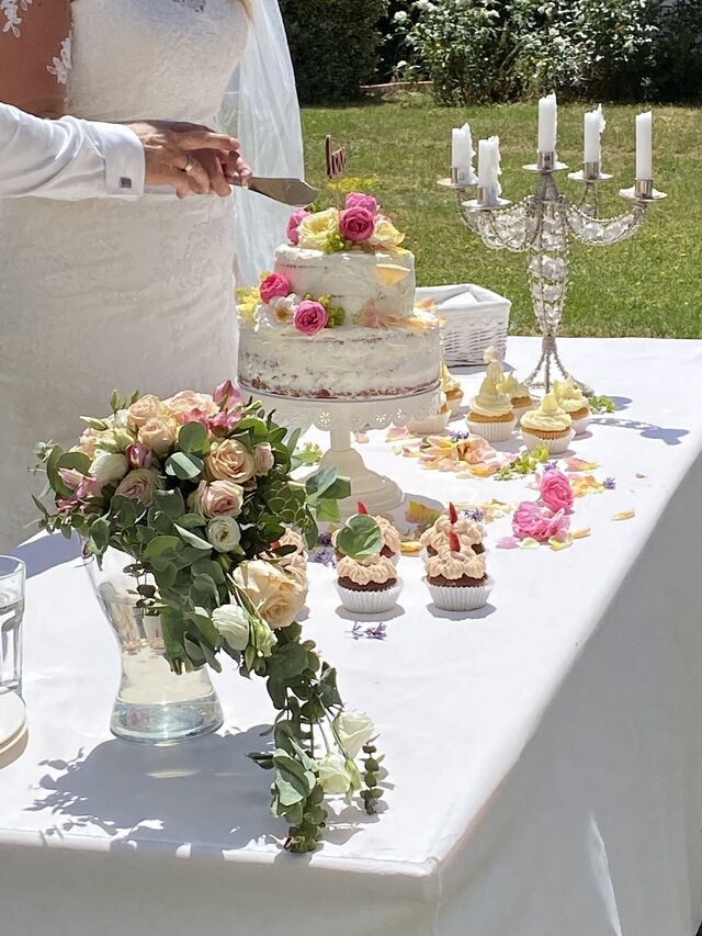 Hochzeitstorte & Cupcakes frisch aus der Schloss-Küche