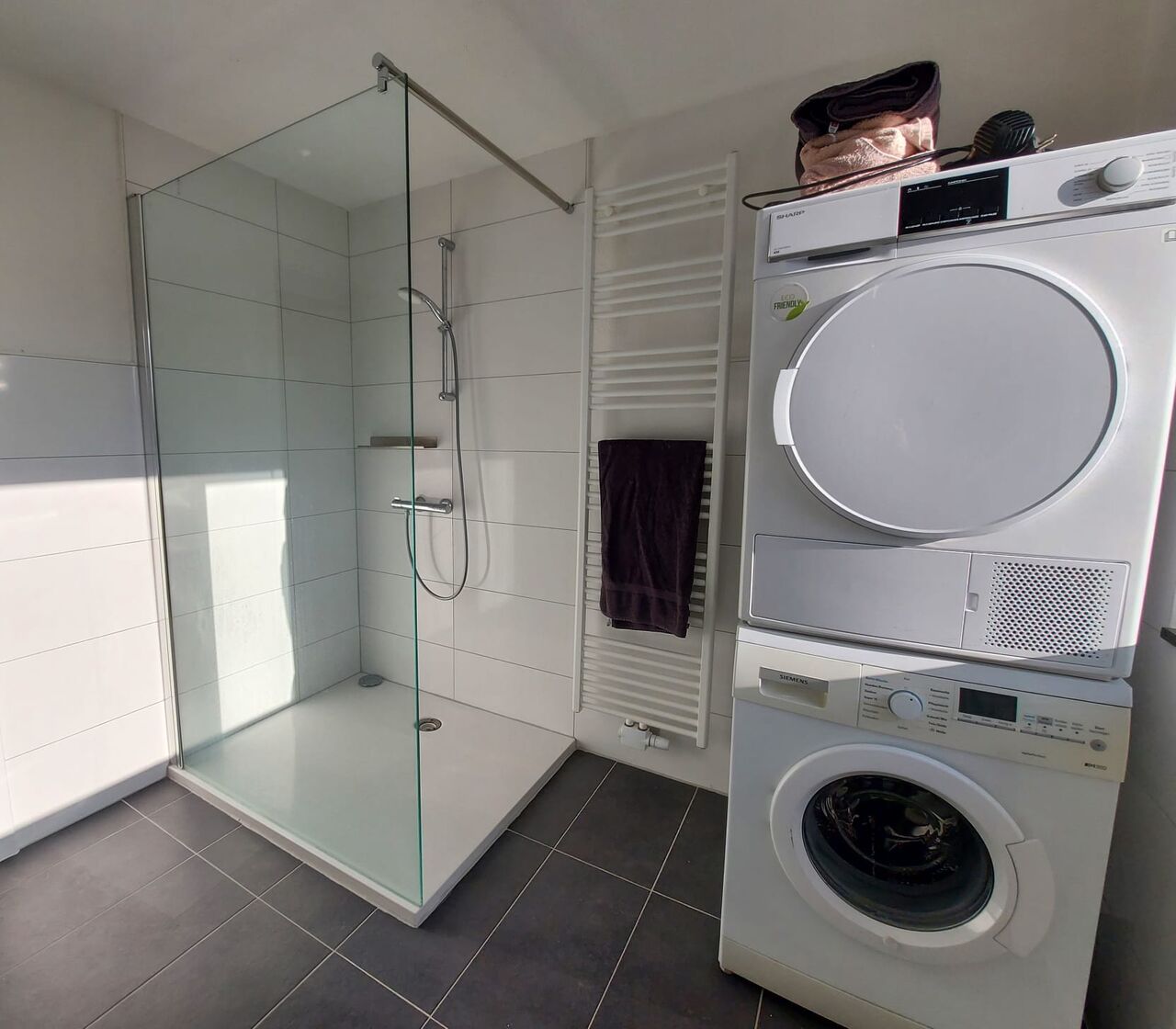 Bad für gemeinsame Nutzung von 2 Zimmer