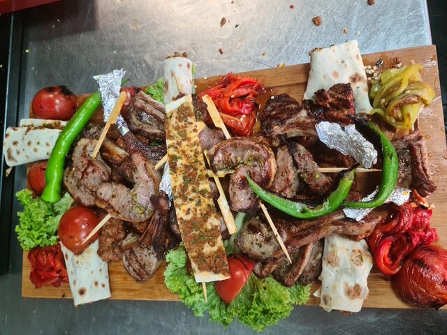 Grillteller mit 5 verschiedenen Fleischsorten