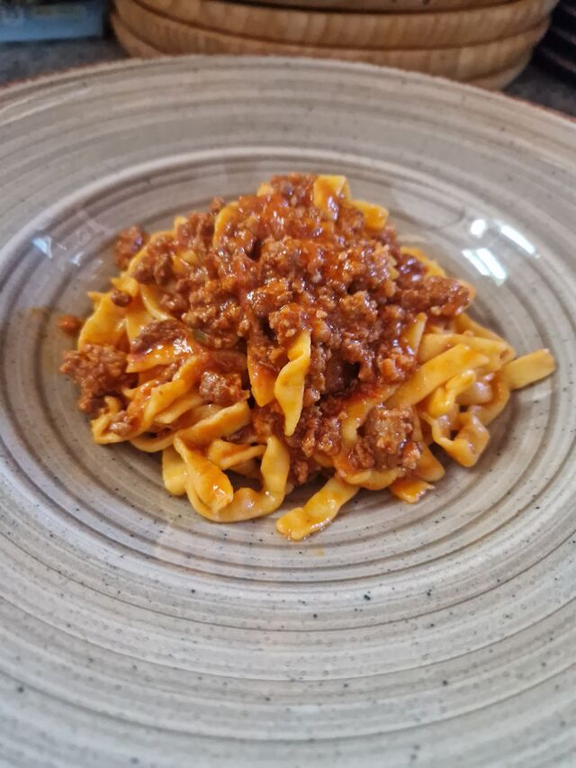 TAGLIATELLA AL RAGU'