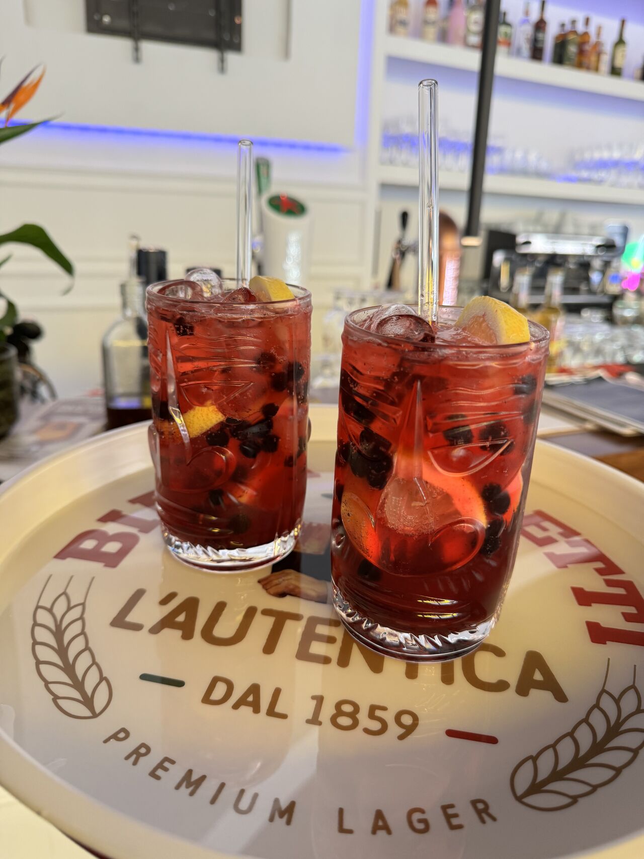 Hausgemachte Limo mit Obst