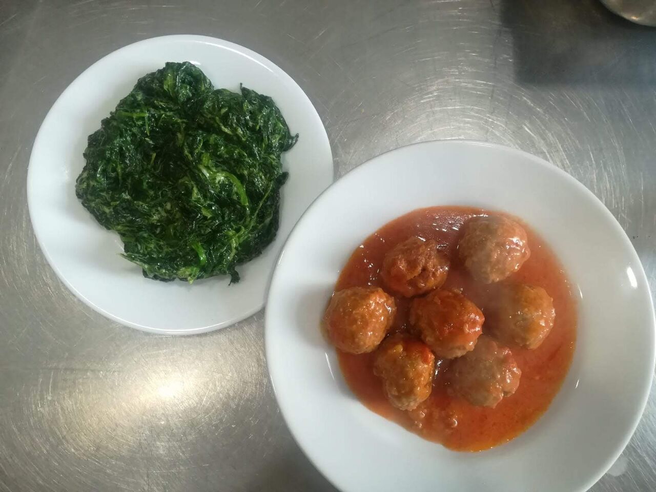 Polpette in umido e spinaci