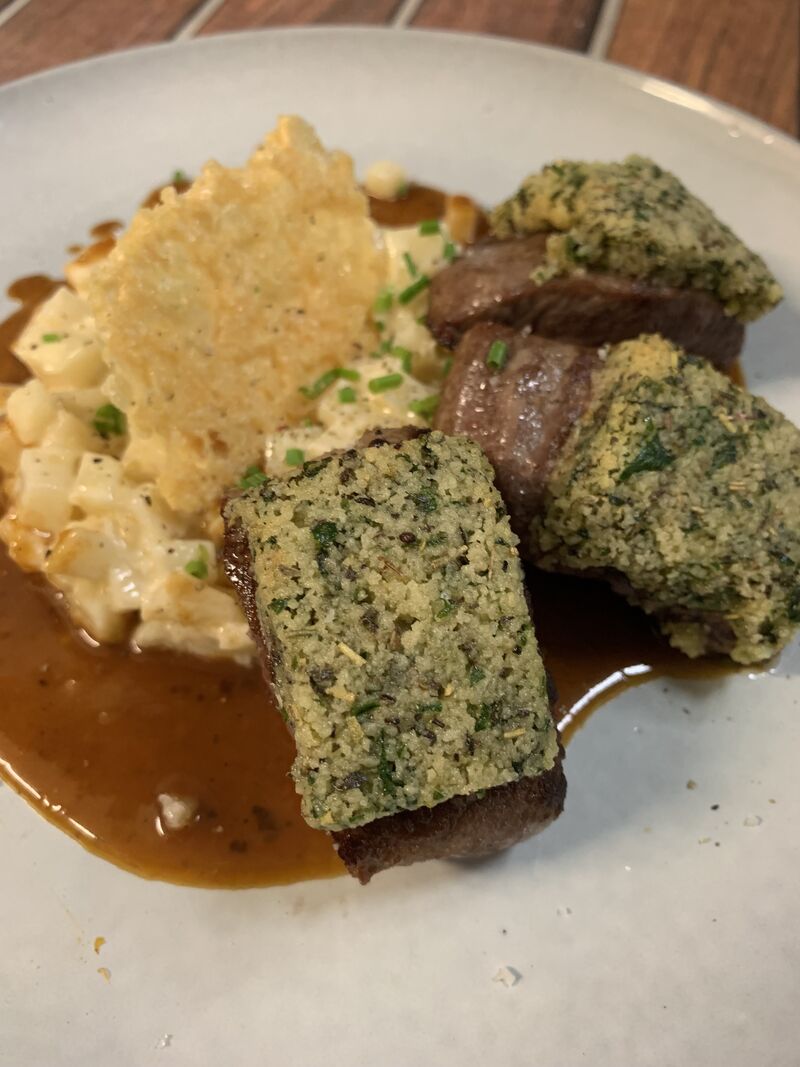 La Noisette d'Agneau en Croute d'Herbes, Jus Miel-Romarin et Risotto de Céleri