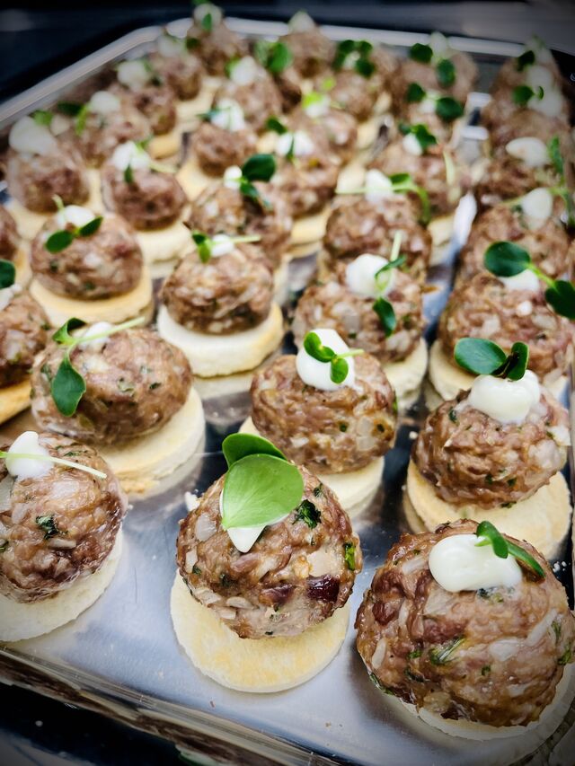 getrüffeltes Kalbstartar auf Tramezzini