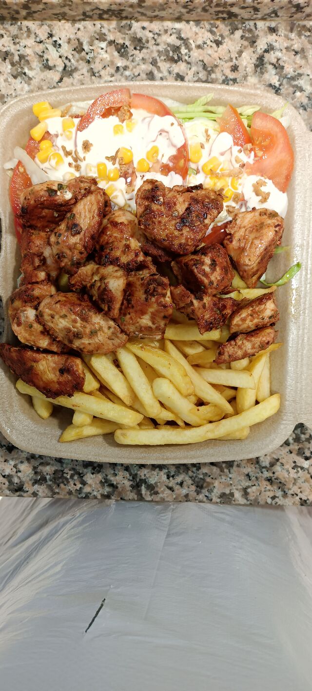 Assiette brochettes maison
