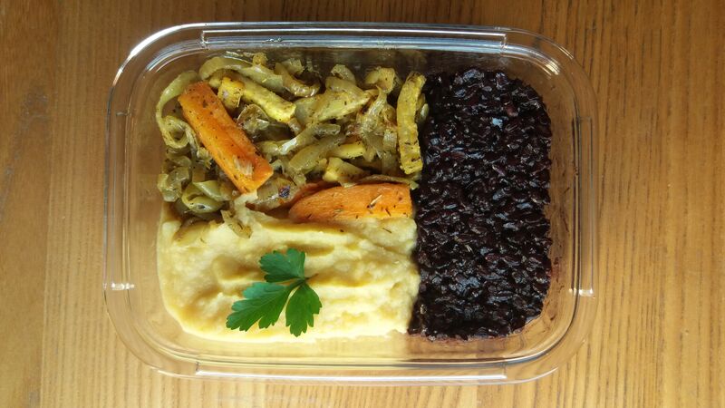 Riz noir, purée de pommes de terre/chou-fleur/cumin accompagné de légumes rôtis