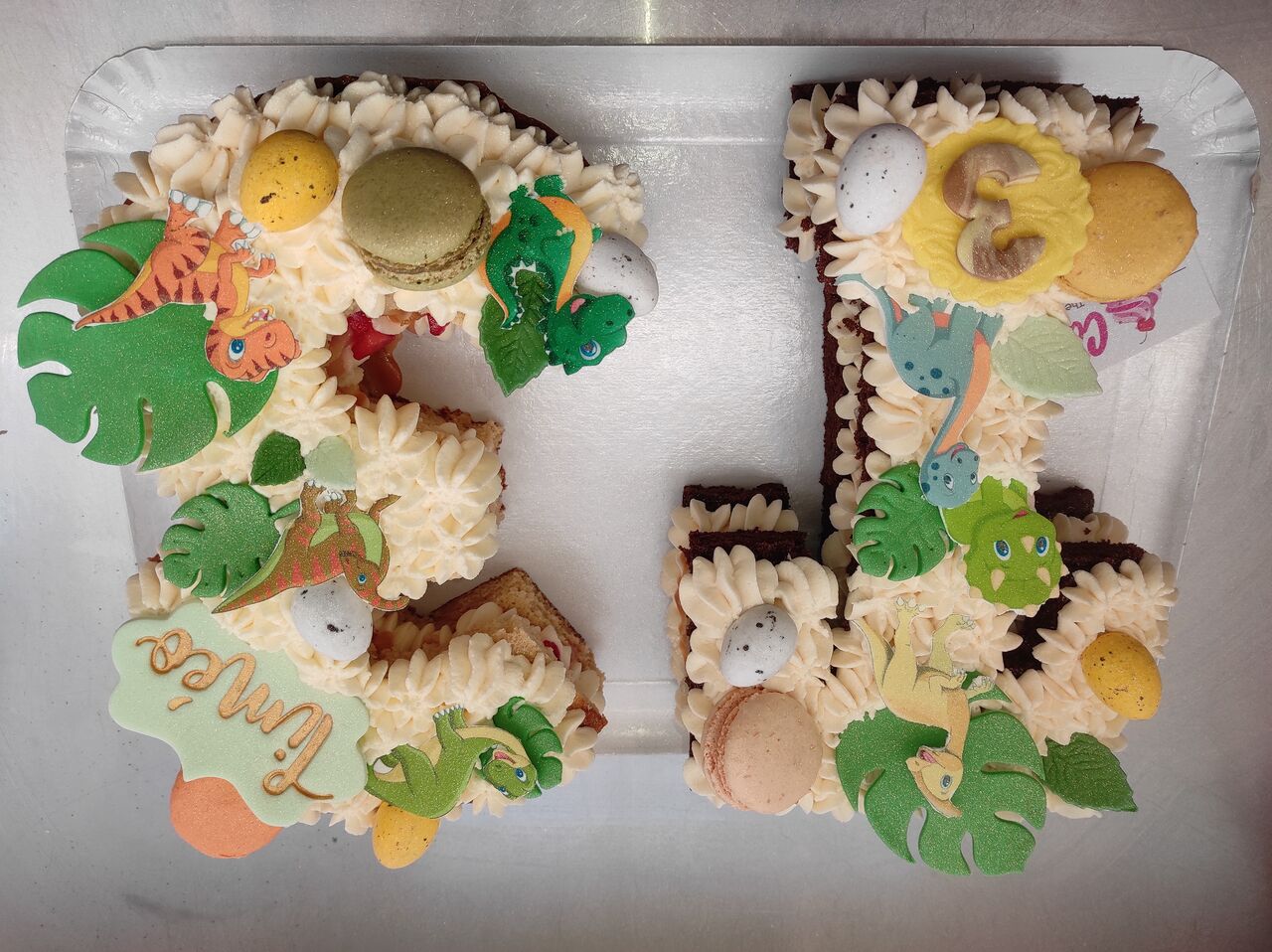 Letter&Number Cake thème Dinosaures pour timéo 3 ans