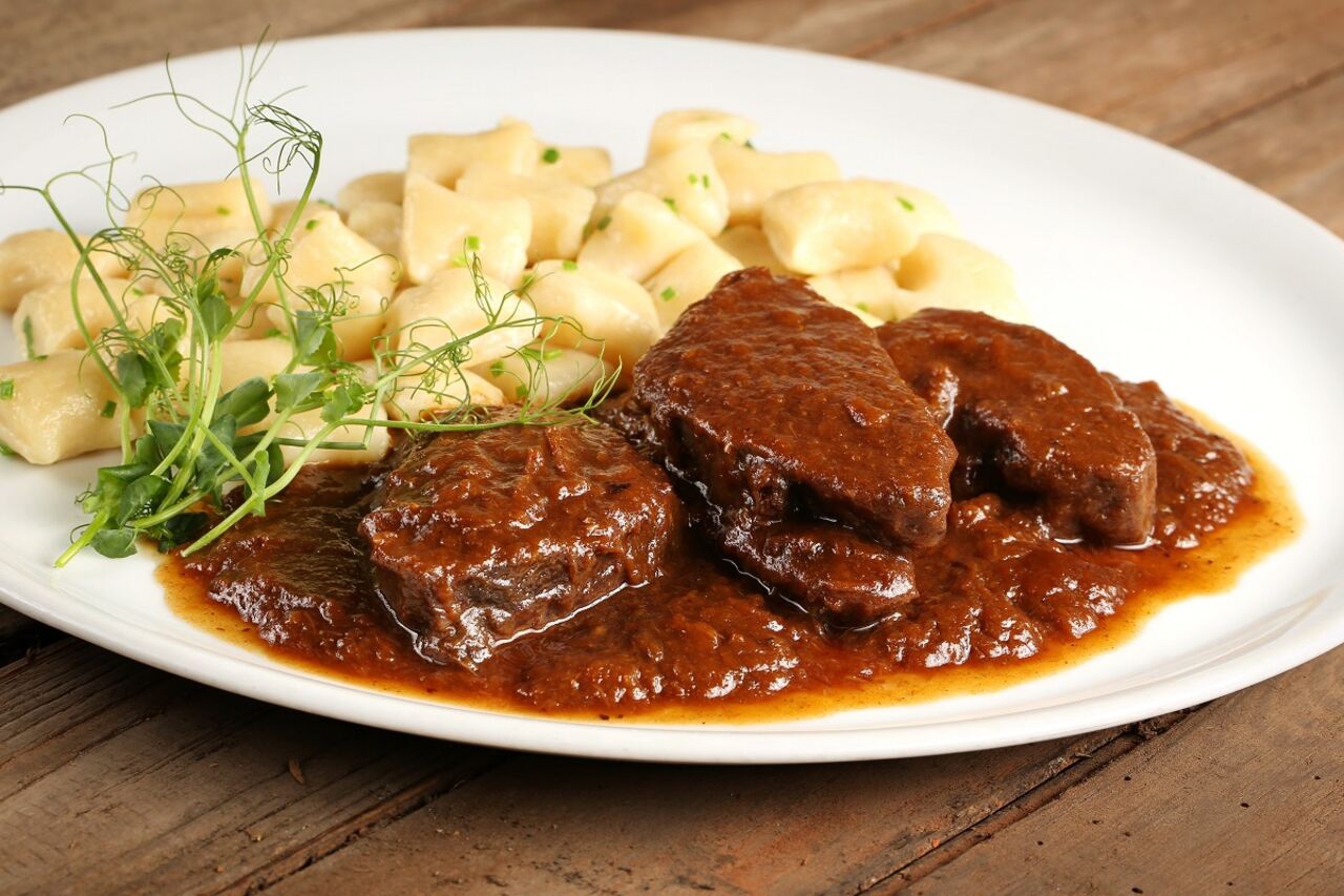 Široka ponuda jela i deserta