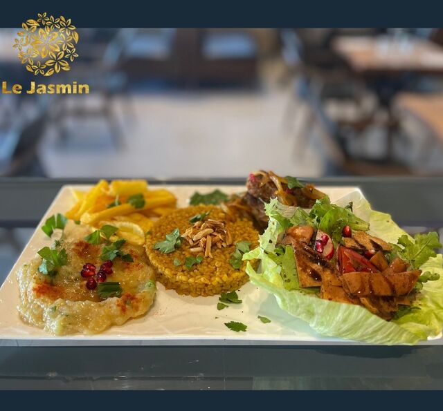 Kebab maison et boulgour à la sauce tomate