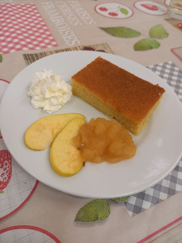 Gâteau amande et compote pomme