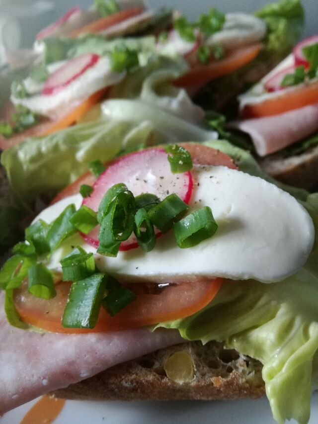  Jeśli Ci się bardzo śpieszy nie masz czasu ani głowy do robienia kanapek do pracy ,szkoły na spotkanie zadzwoń i zamów .